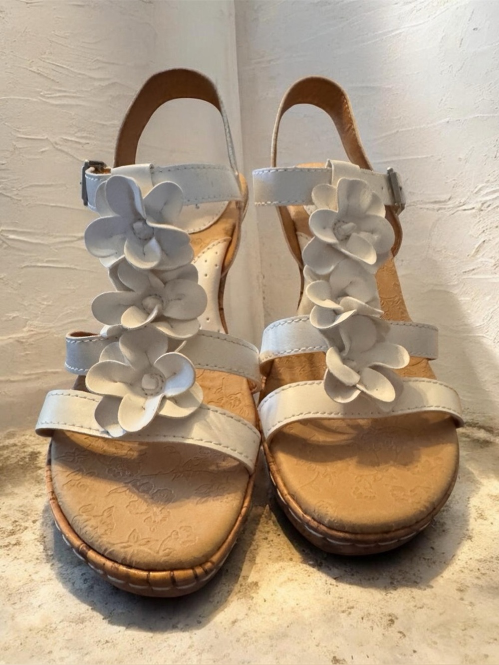 NWOT  White Floral T-Strap Women's Sandals w/ cushioned foam foot bed.2-3”wedge.